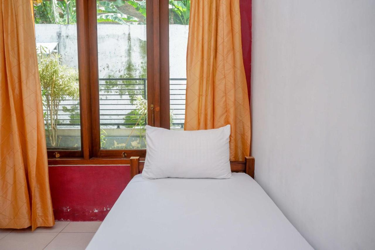Koolkost Syariah Near Malioboro Area Hostel Yogyakarta Exterior photo