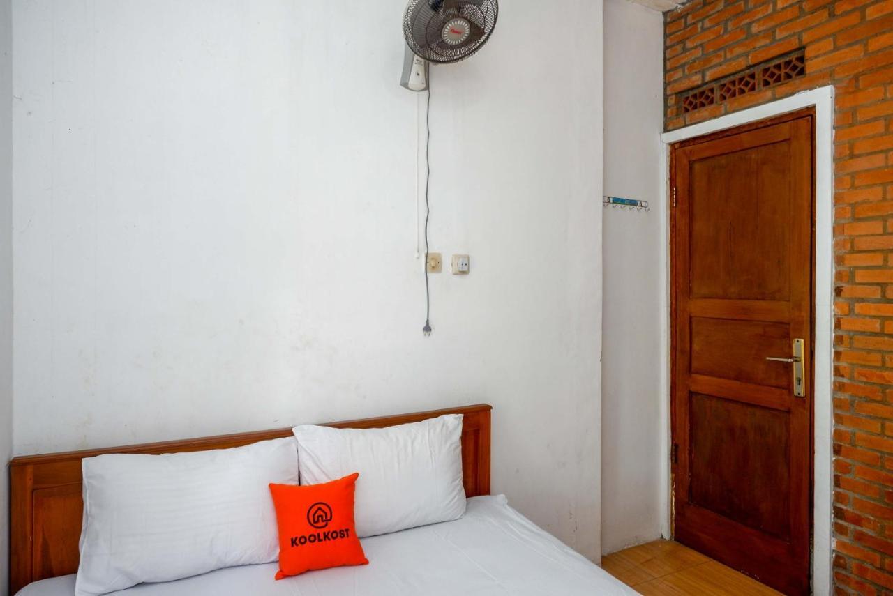 Koolkost Syariah Near Malioboro Area Hostel Yogyakarta Exterior photo