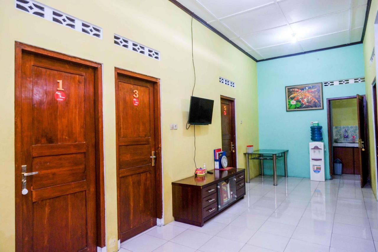 Koolkost Syariah Near Malioboro Area Hostel Yogyakarta Exterior photo