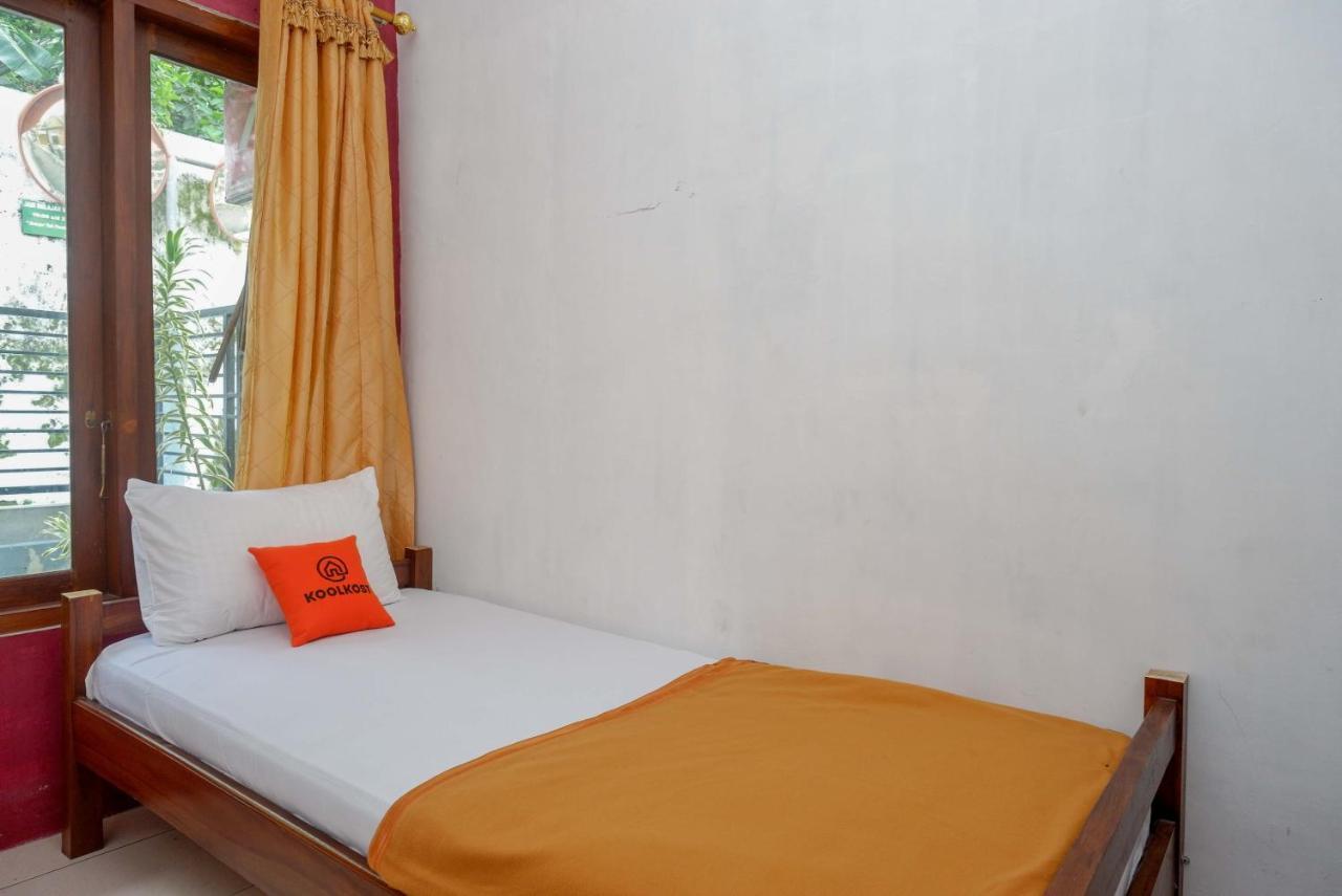Koolkost Syariah Near Malioboro Area Hostel Yogyakarta Exterior photo